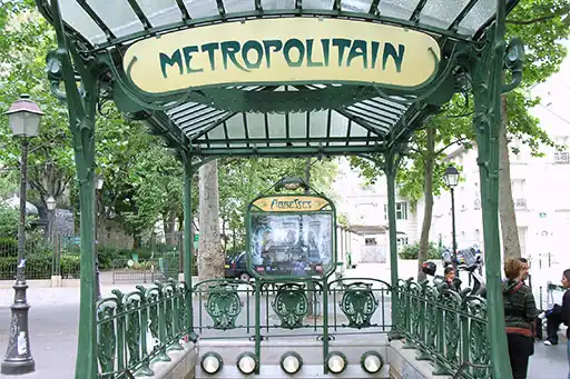Le cabinet des Abbesses - Abbesses Metro Abbesses Metro
